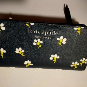 Kate Spade Daisy Toss Wallet